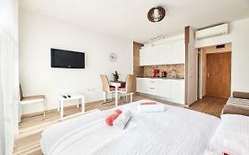Studio Apartman Lena